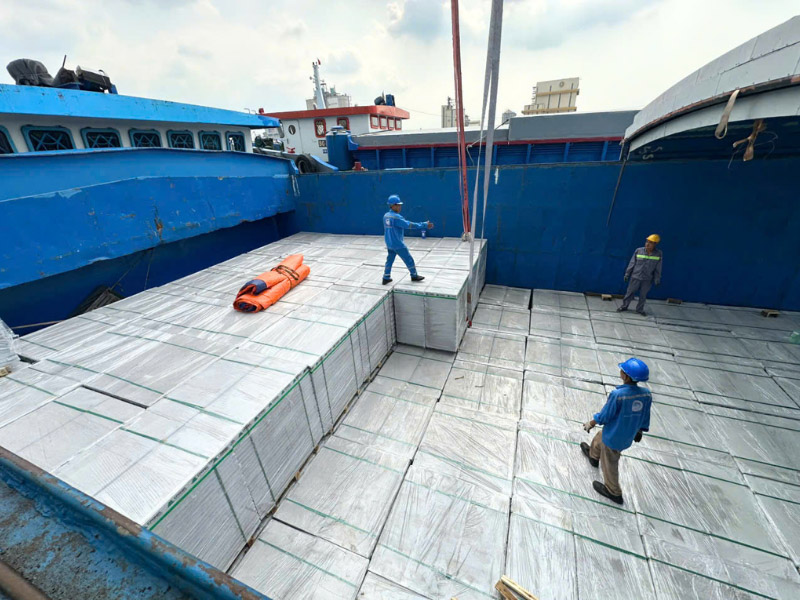 vận chuyển tấm đến công trình